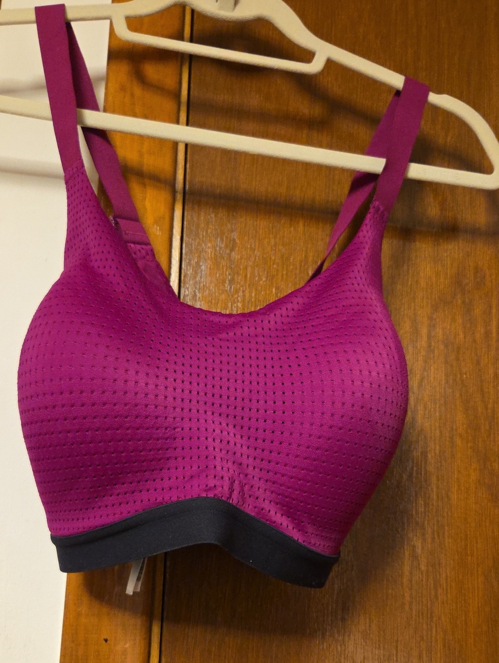 VICTORIA SECRET Seamless Purple Sports Bra - Comfortable Support